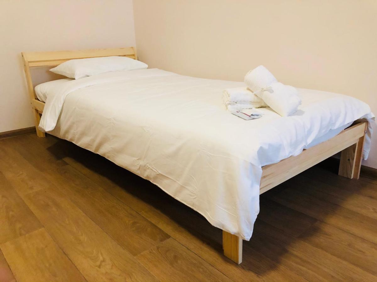 21 Apartment *